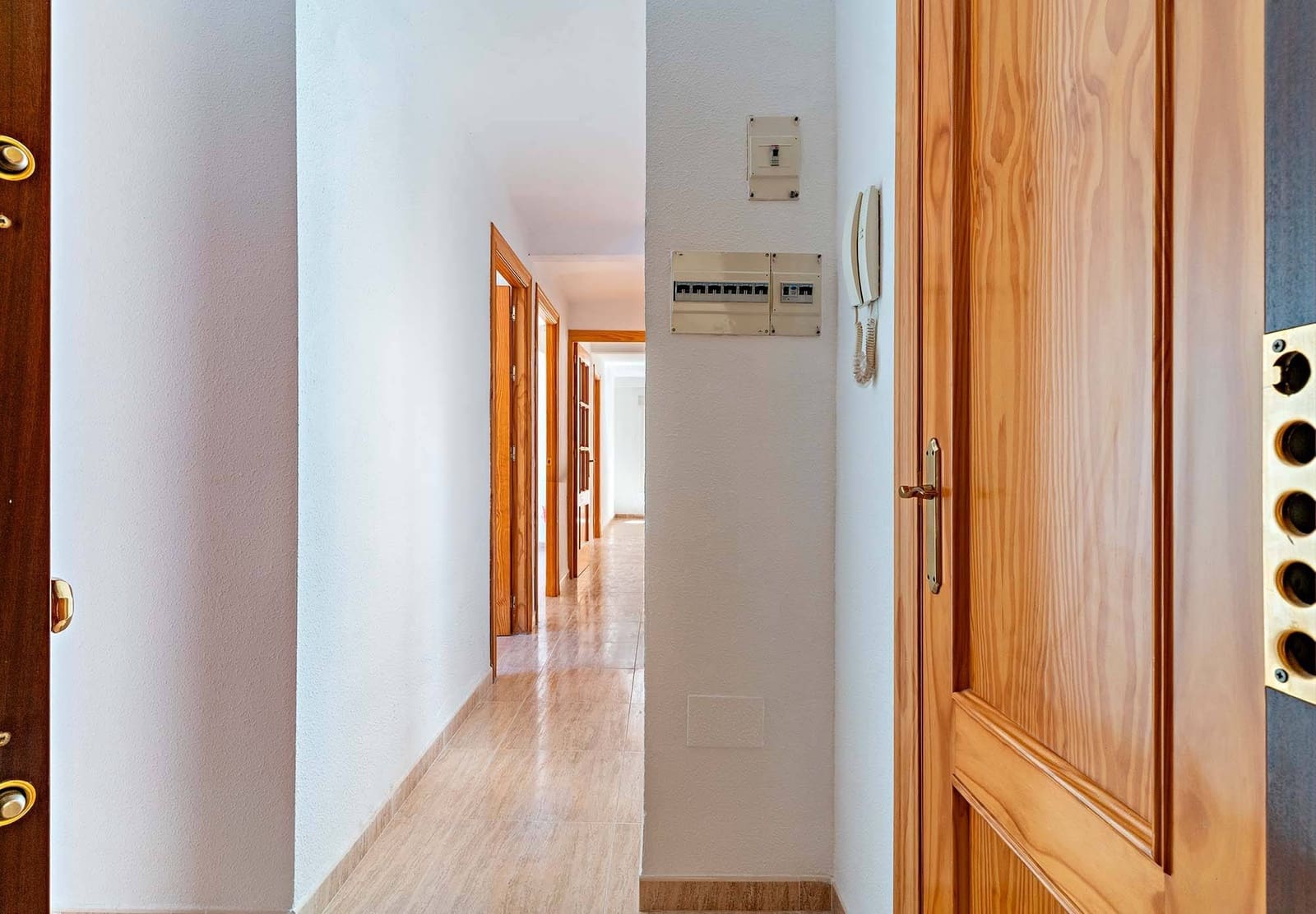 Commercial for sale in Almeria city - € 440,000 (Ref: 9656072)