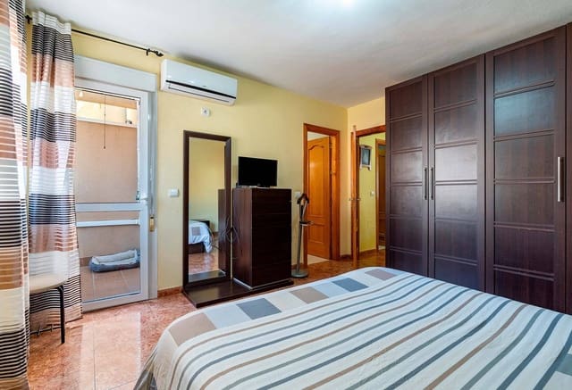 4 soveværelse Rækkehus til salg i El Parador de las Hortichuelas, Roquetas de Mar med garage - € 270.000 (Ref: 9695313)