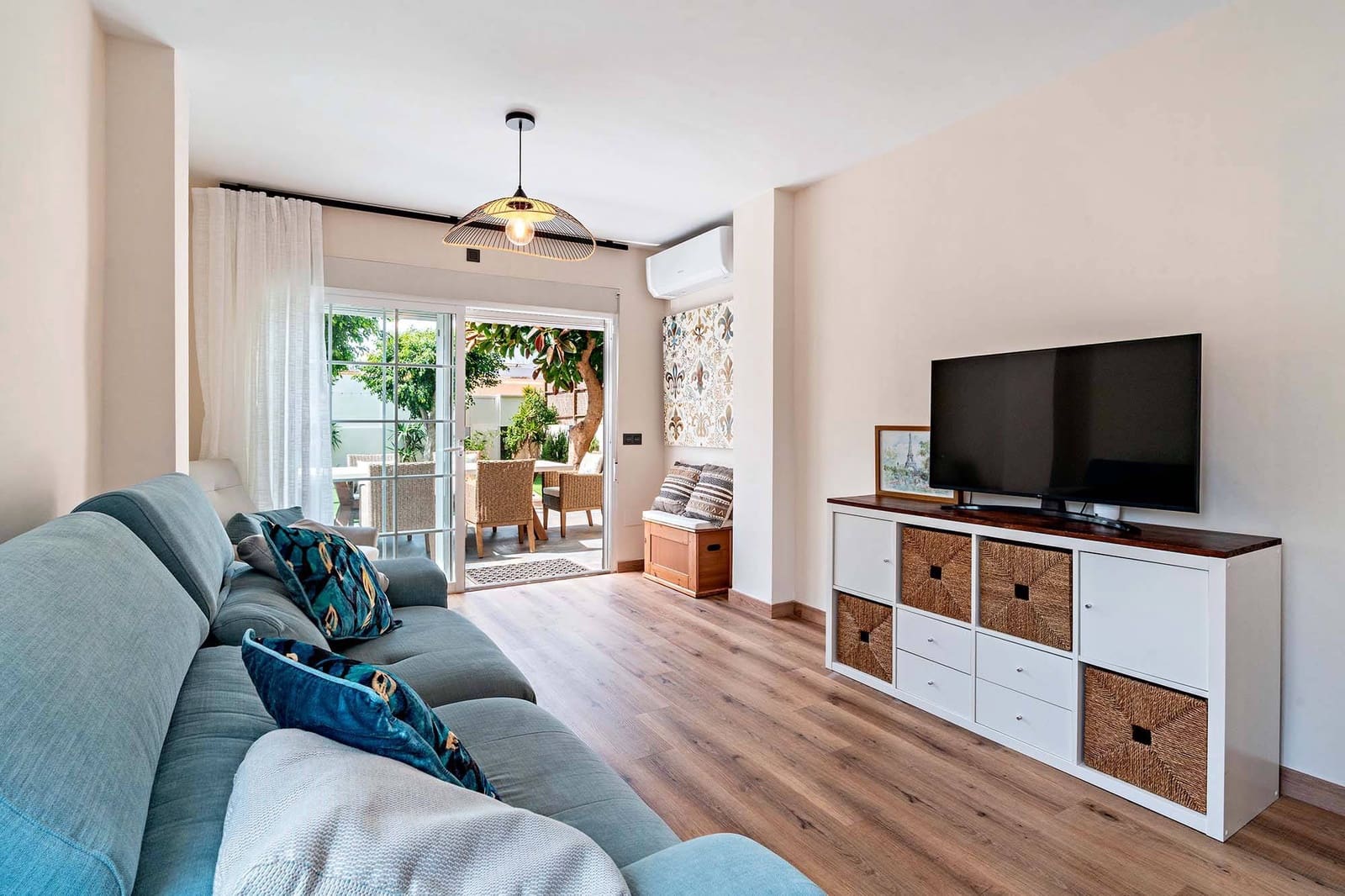 2 bedroom Flat for sale in Roquetas de Mar with pool - € 250,000 (Ref: 9726624)