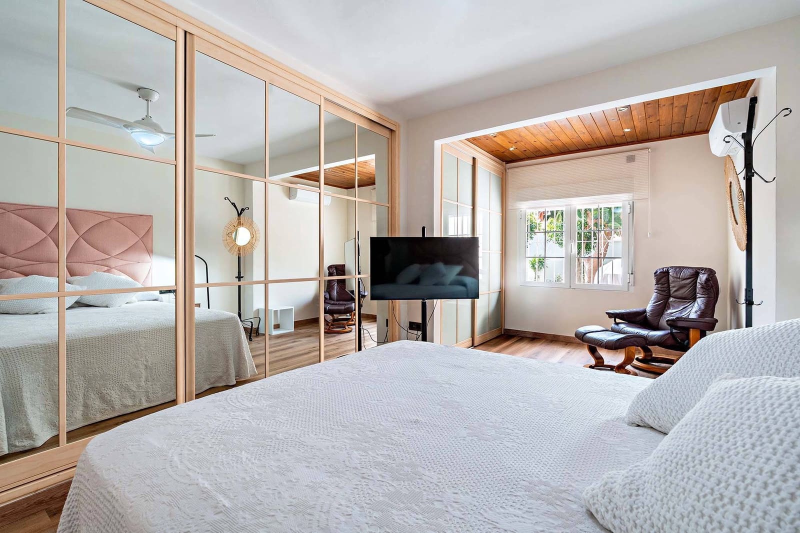 2 bedroom Flat for sale in Roquetas de Mar with pool - € 250,000 (Ref: 9726624)