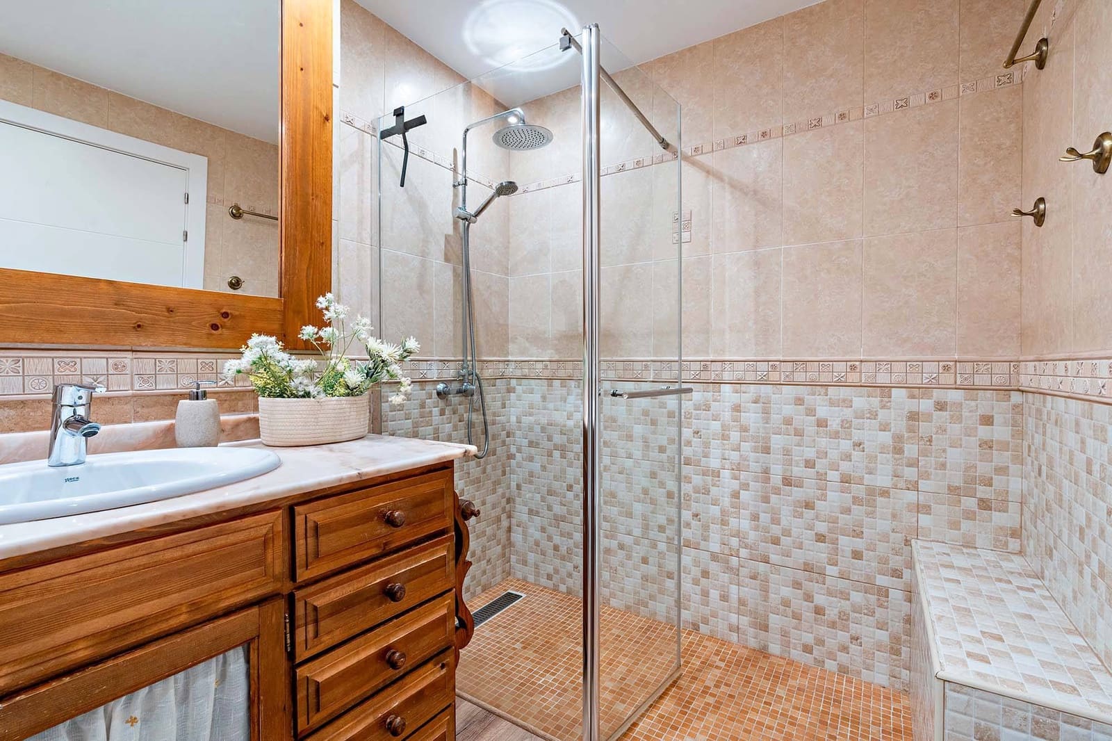 2 bedroom Flat for sale in Roquetas de Mar with pool - € 250,000 (Ref: 9726624)