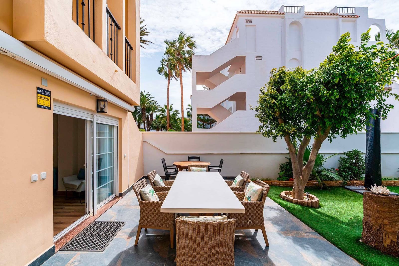 2 bedroom Flat for sale in Roquetas de Mar with pool - € 250,000 (Ref: 9726624)