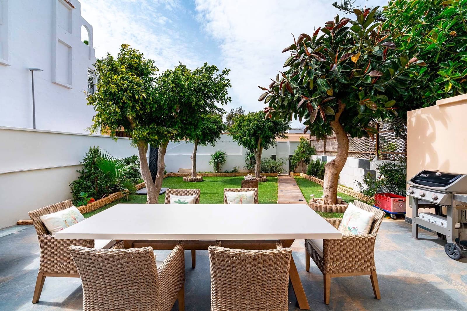 2 bedroom Flat for sale in Roquetas de Mar with pool - € 250,000 (Ref: 9726624)