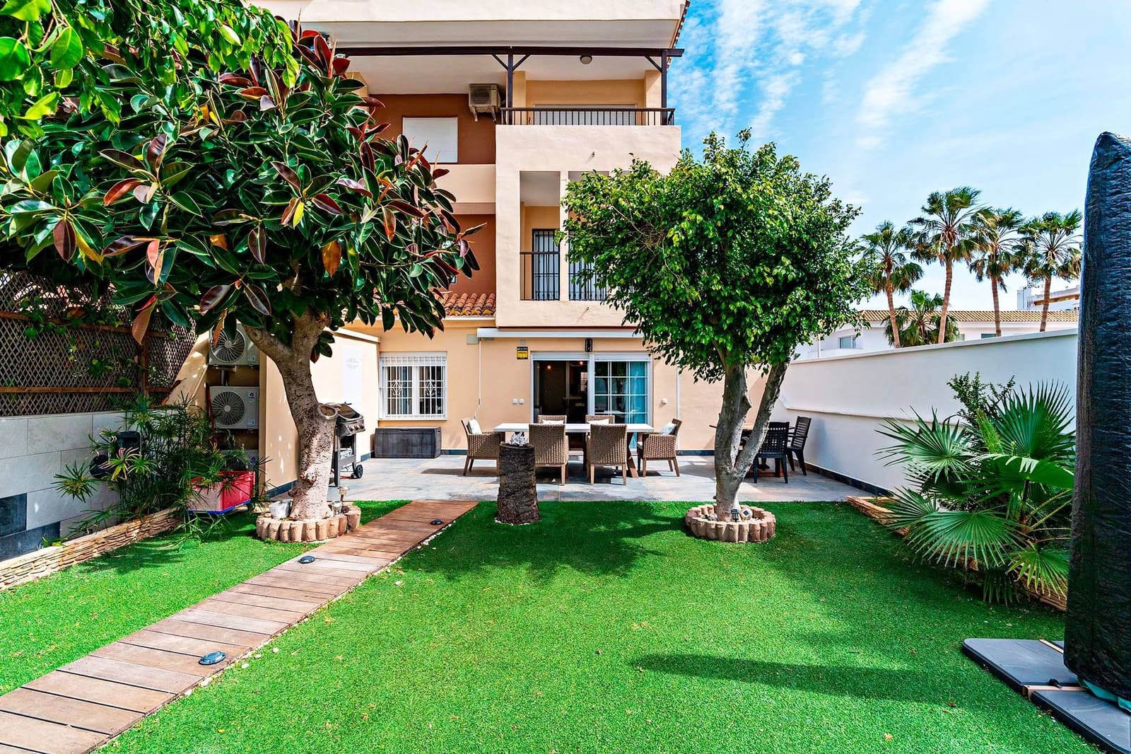 2 bedroom Flat for sale in Roquetas de Mar with pool - € 250,000 (Ref: 9726624)