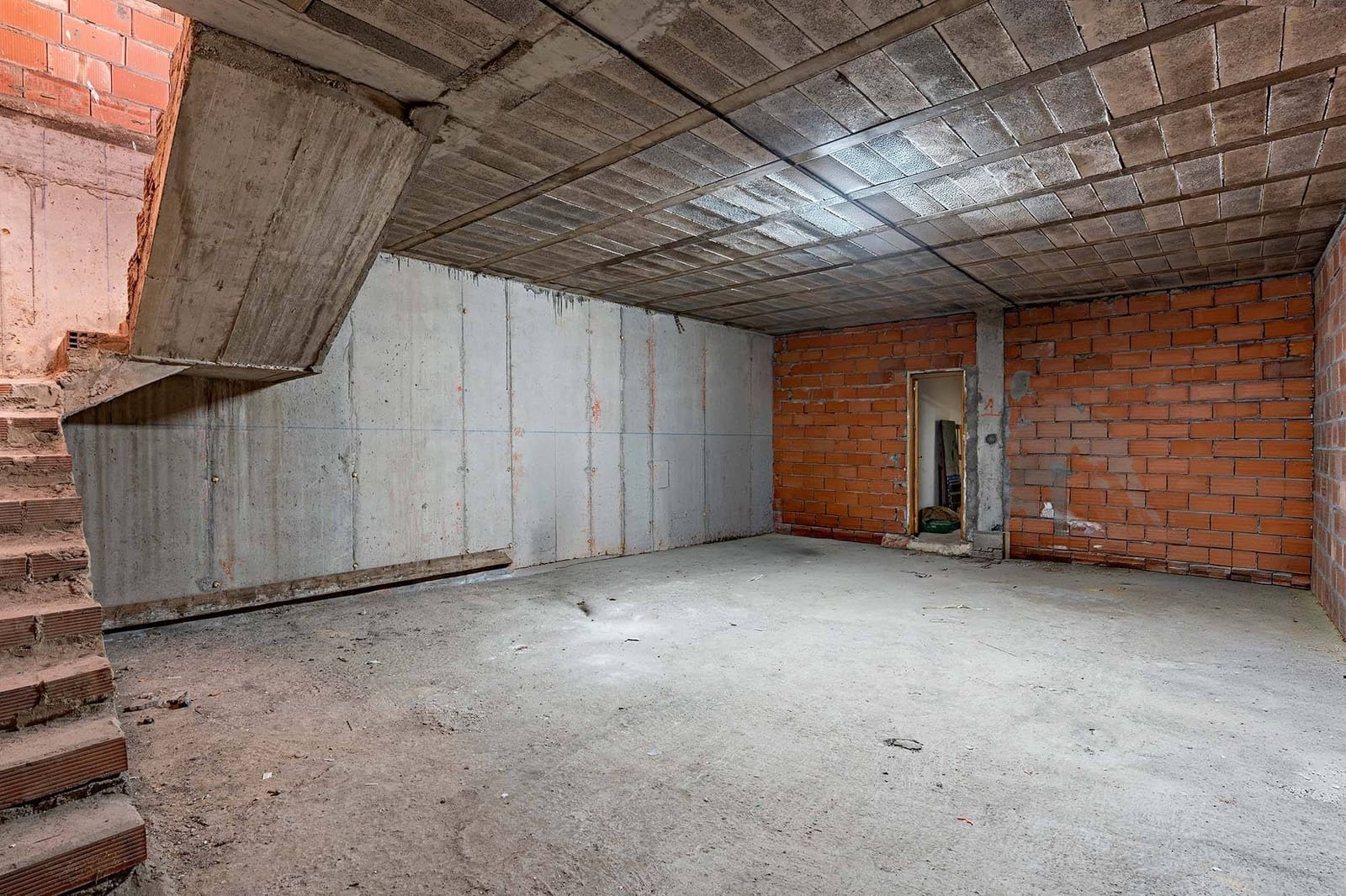 Commercial for sale in El Parador de las Hortichuelas - € 79,000 (Ref: 9735574)