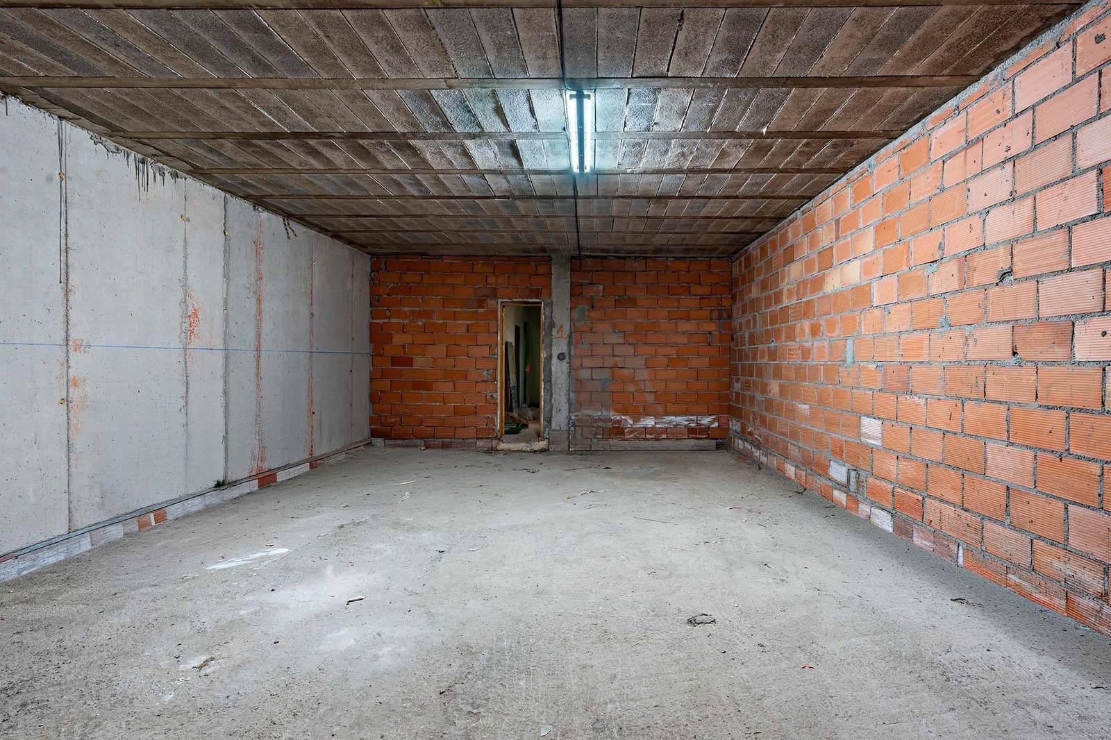 Commercial for sale in El Parador de las Hortichuelas - € 79,000 (Ref: 9735574)