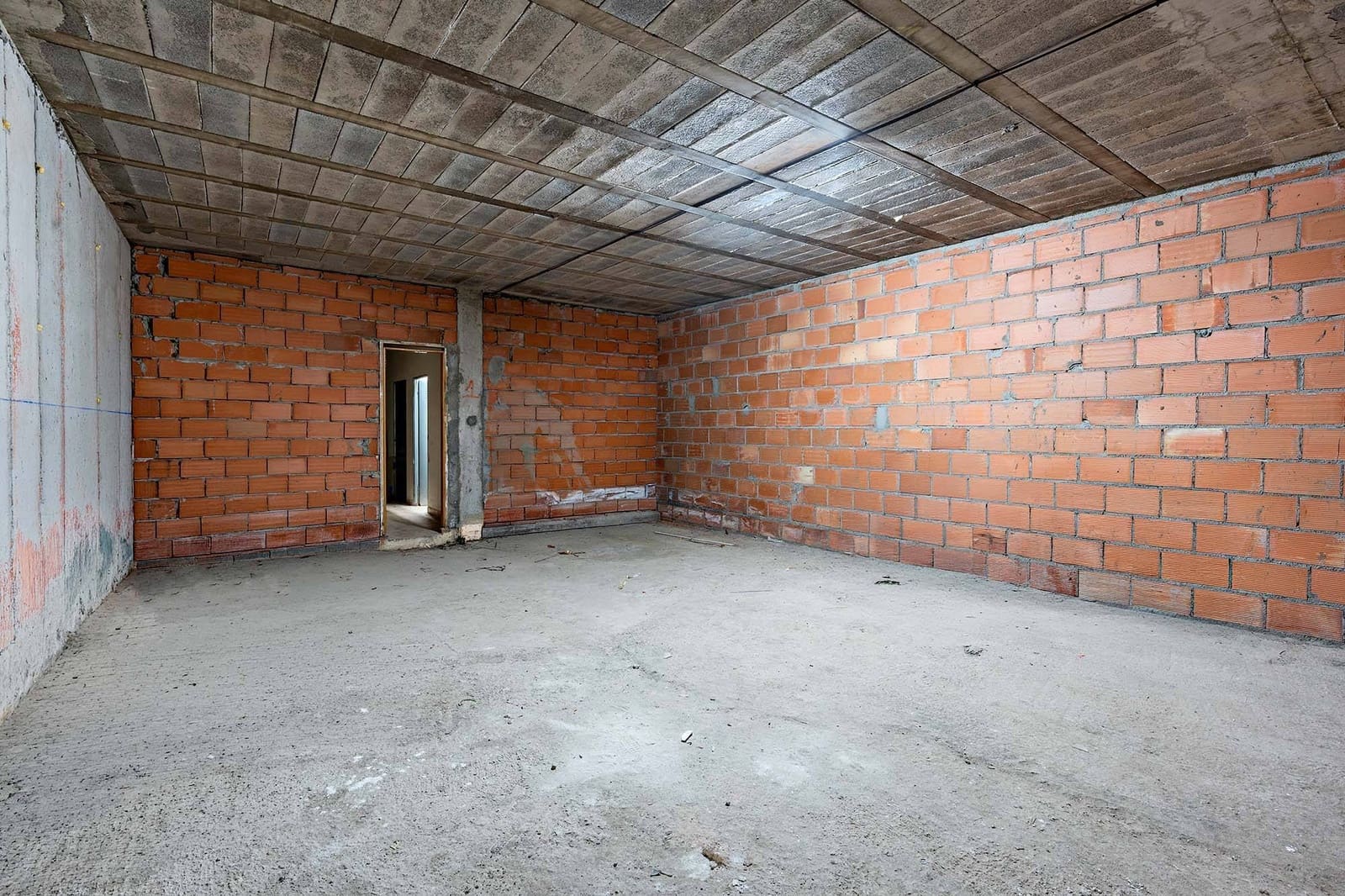 Commercial for sale in El Parador de las Hortichuelas - € 79,000 (Ref: 9735574)