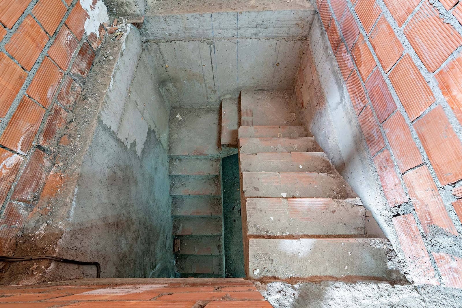 Commercial for sale in El Parador de las Hortichuelas - € 79,000 (Ref: 9735574)