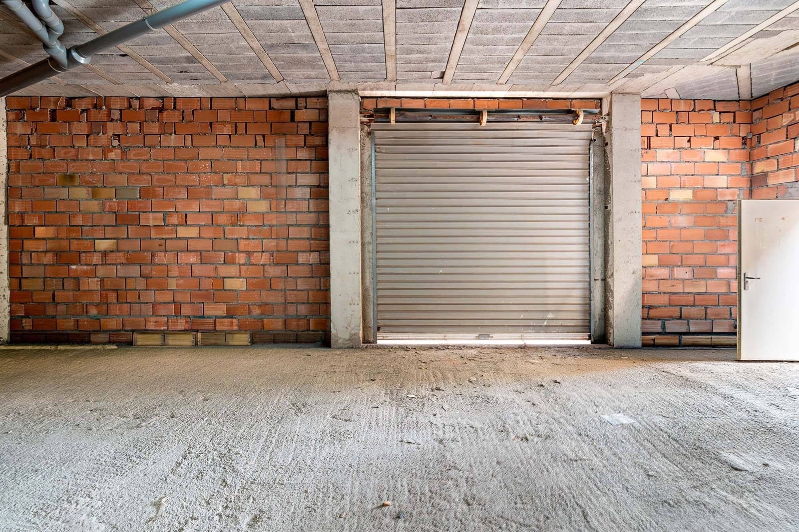 Commercial for sale in El Parador de las Hortichuelas - € 79,000 (Ref: 9735574)