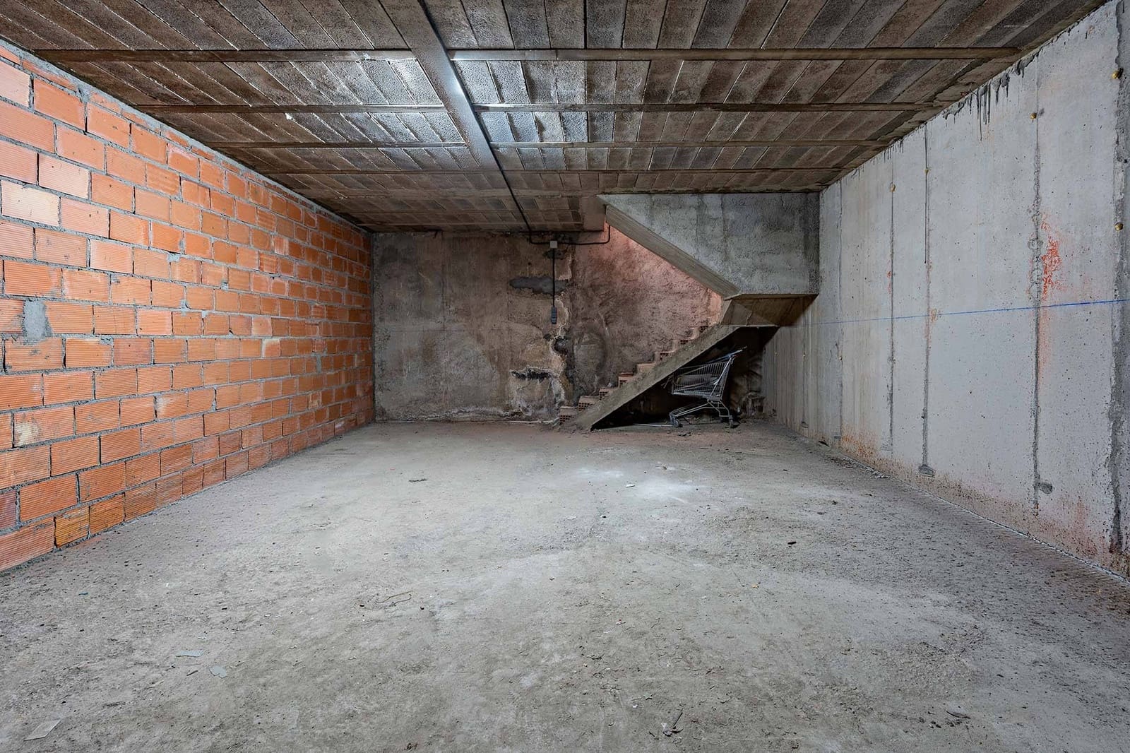 Commercial for sale in El Parador de las Hortichuelas - € 79,000 (Ref: 9735574)