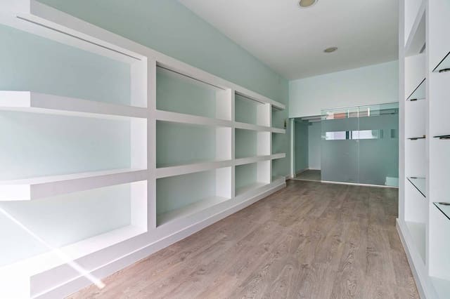 Virksomhed til salg i Almería by - € 85.000 (Ref: 9751999)