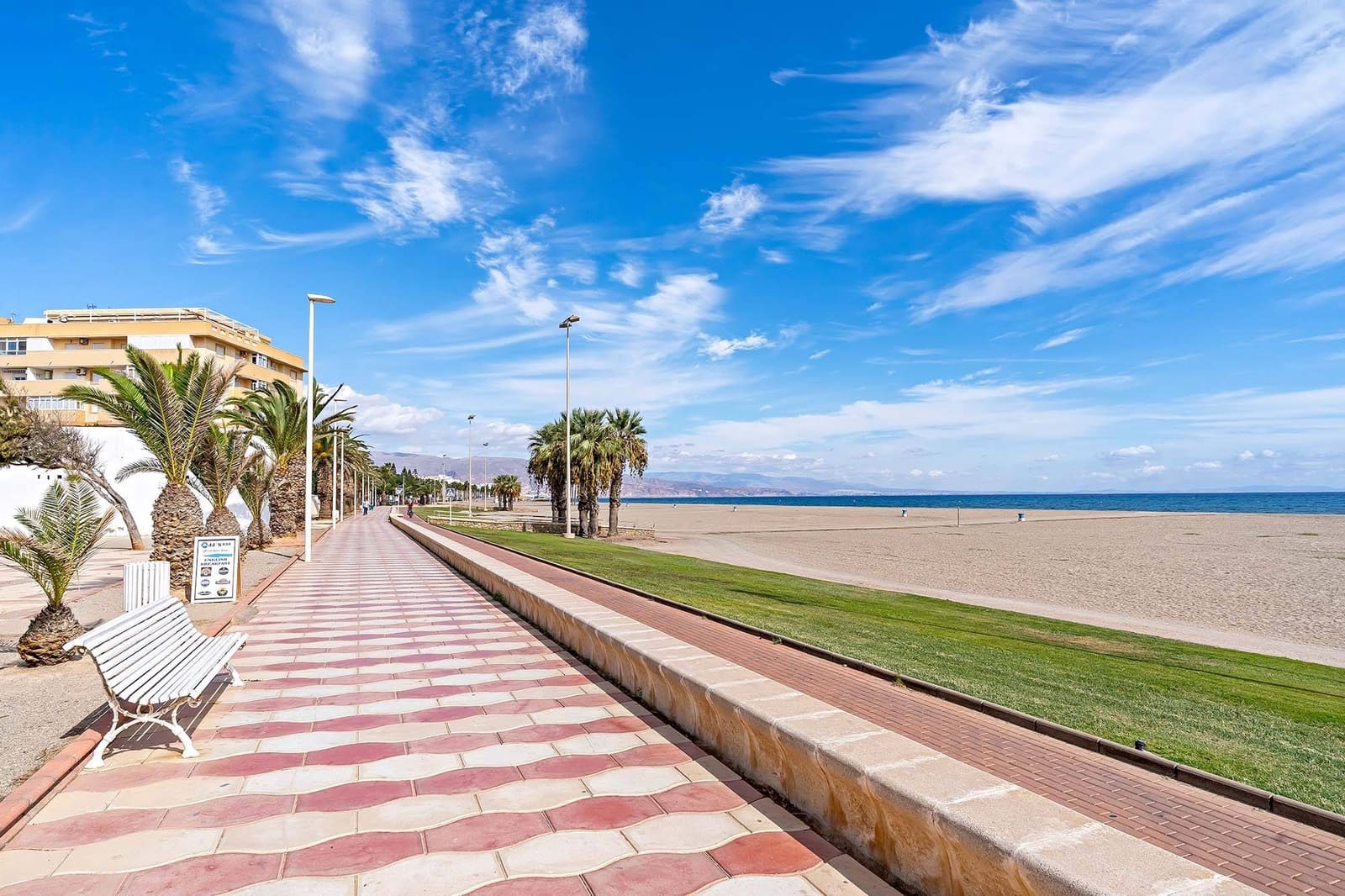 2 makuuhuone Asunto myytävänä paikassa Roquetas de Mar mukana uima-altaan - 229 000 € (Ref: 9761964)