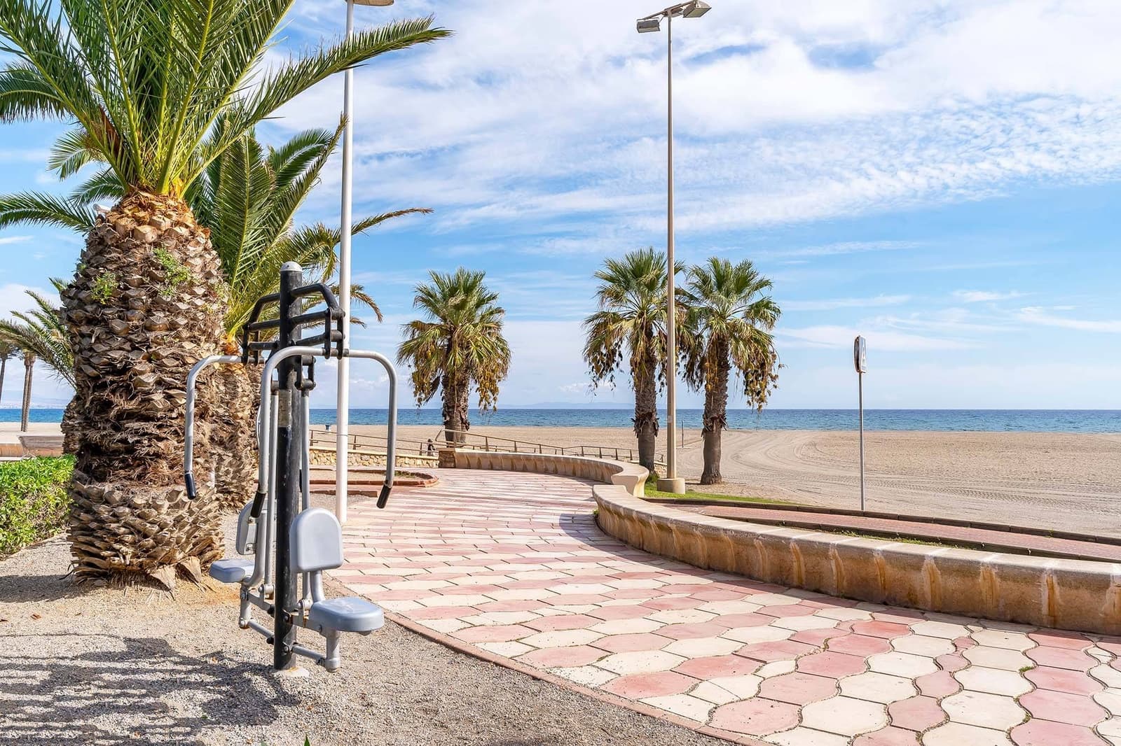 2 makuuhuone Asunto myytävänä paikassa Roquetas de Mar mukana uima-altaan - 229 000 € (Ref: 9761964)