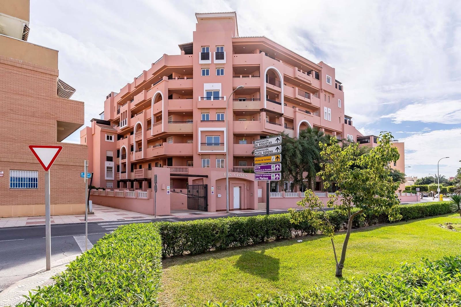 2 makuuhuone Asunto myytävänä paikassa Roquetas de Mar mukana uima-altaan - 229 000 € (Ref: 9761964)