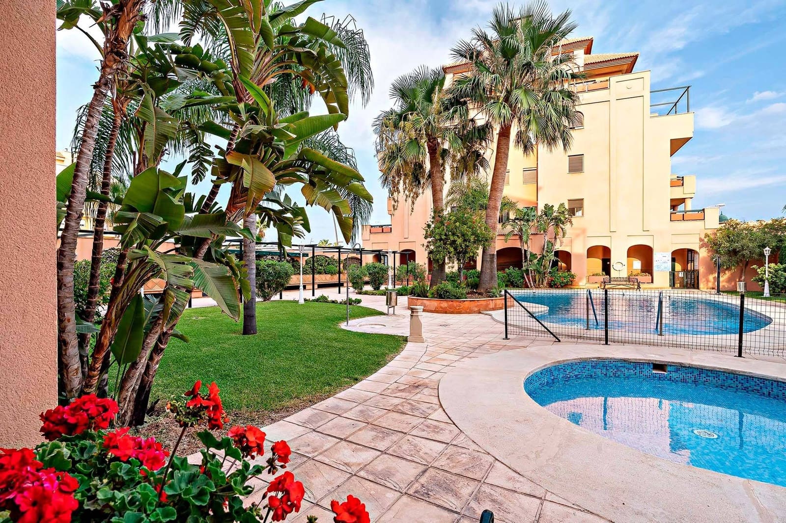 3 sypialnia Mieszkanie na sprzedaż w Roquetas de Mar z basenem garażem - 255 000 € (Ref: 9770619)