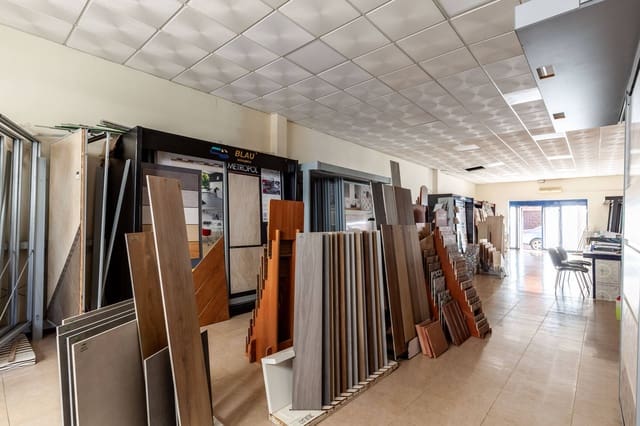 Erhverv til salg i Almería by - € 350.000 (Ref: 9791032)