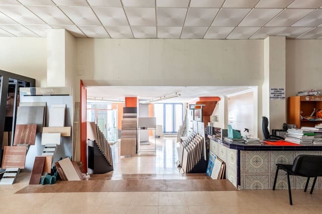 Erhverv til salg i Almería by - € 350.000 (Ref: 9791032)