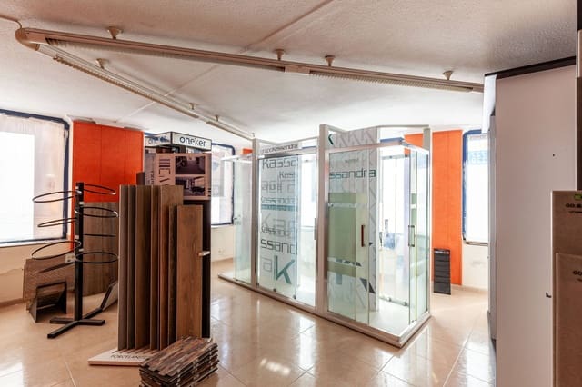 Erhverv til salg i Almería by - € 350.000 (Ref: 9791032)