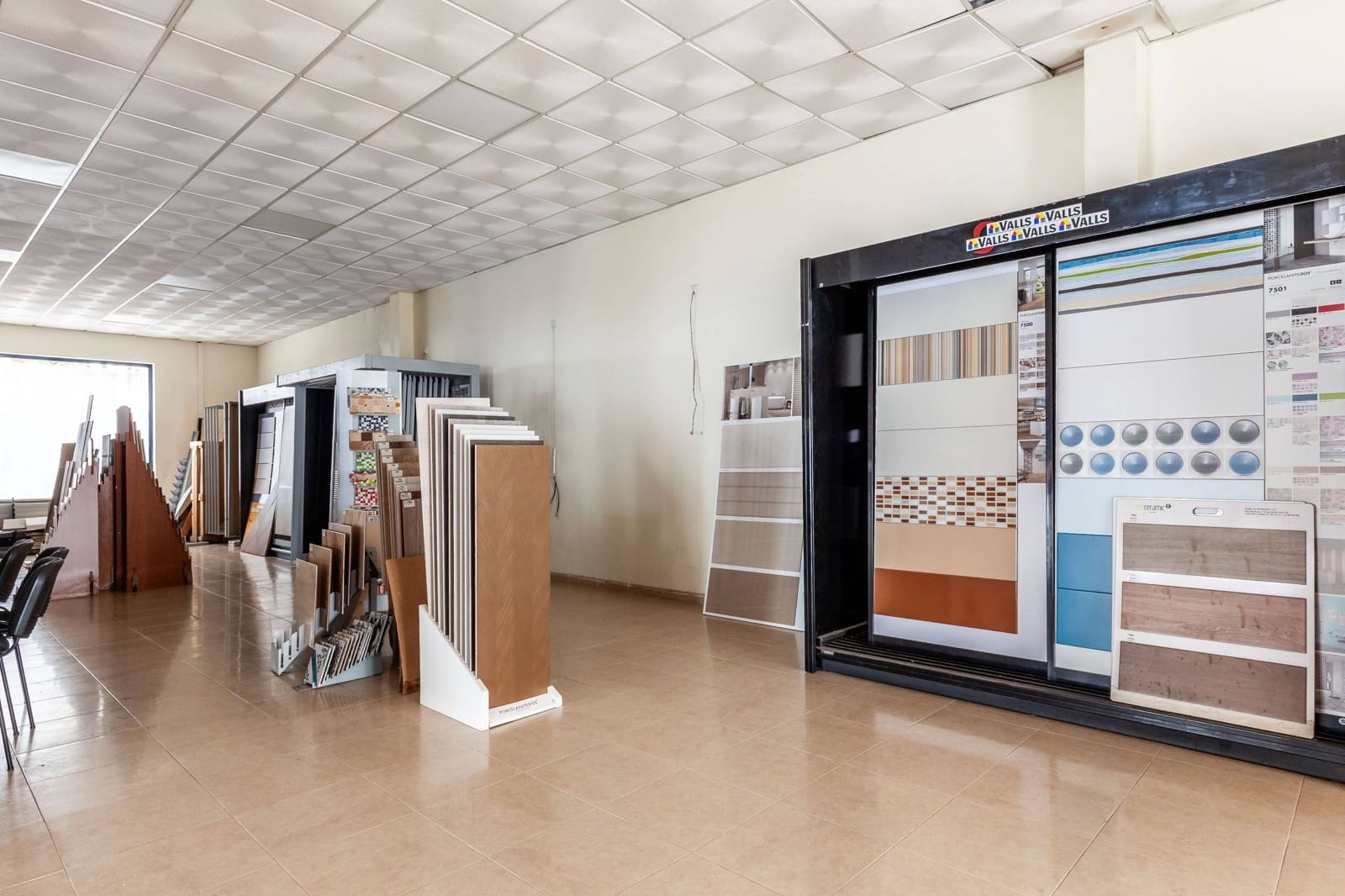 Erhverv til salg i Almeria by - € 350.000 (Ref: 9791032)