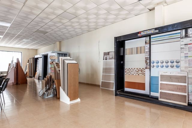 Erhverv til salg i Almería by - € 350.000 (Ref: 9791032)