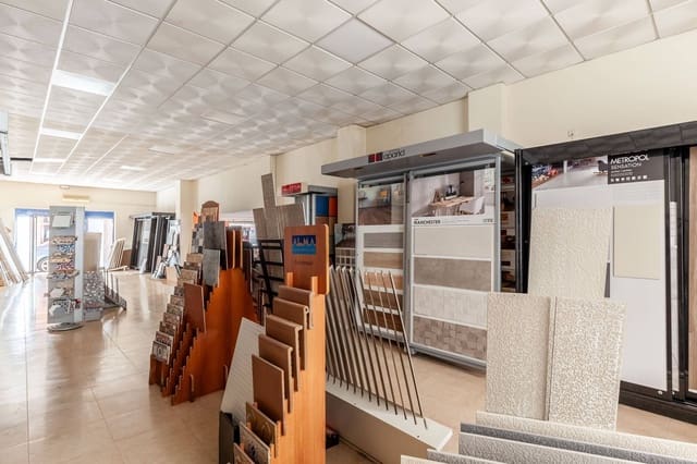 Erhverv til salg i Almería by - € 350.000 (Ref: 9791032)
