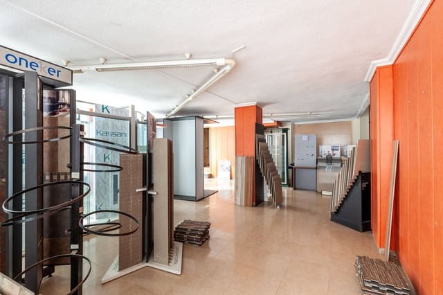Erhverv til salg i Almería by - € 350.000 (Ref: 9791032)