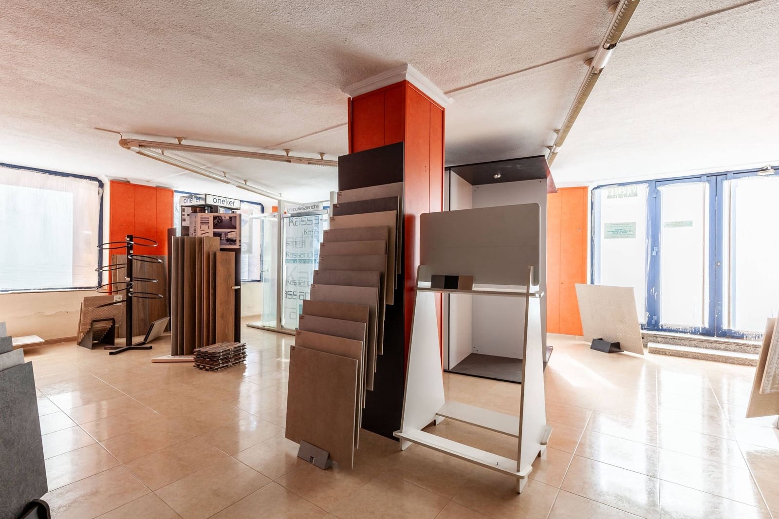 Erhverv til salg i Almeria by - € 350.000 (Ref: 9791032)