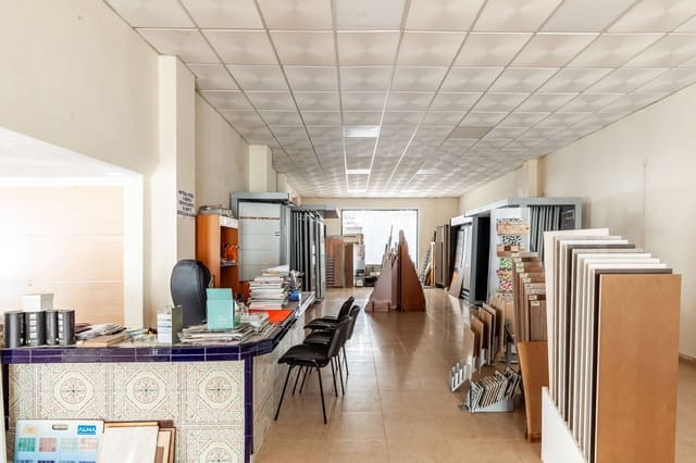 Erhverv til salg i Almería by - € 350.000 (Ref: 9791032)