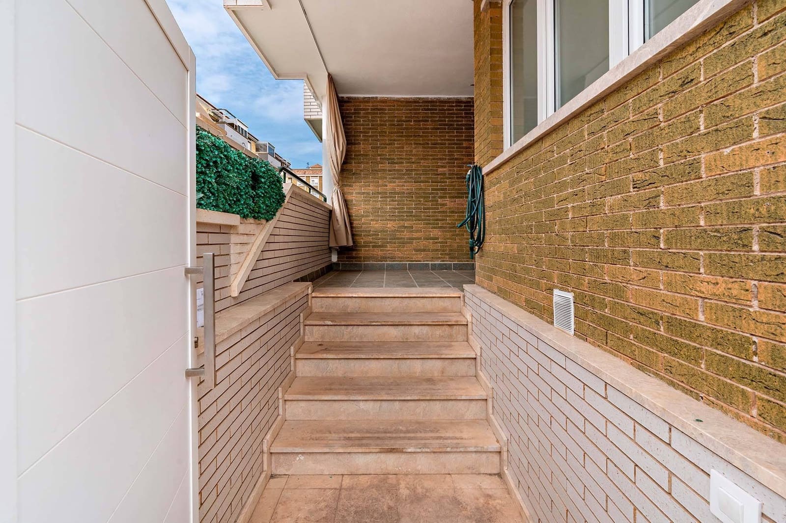 3 soveværelse Rækkehus til salg i Roquetas de Mar med swimmingpool garage - € 353.000 (Ref: 9791033)