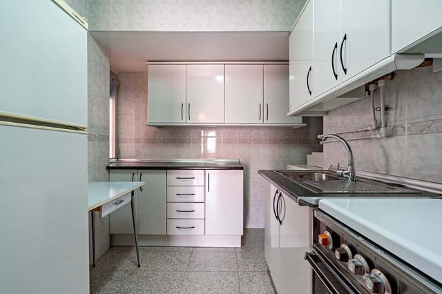 3 slaapkamer Flat te koop in Almería stad - € 145.000 (Ref: 9791034)