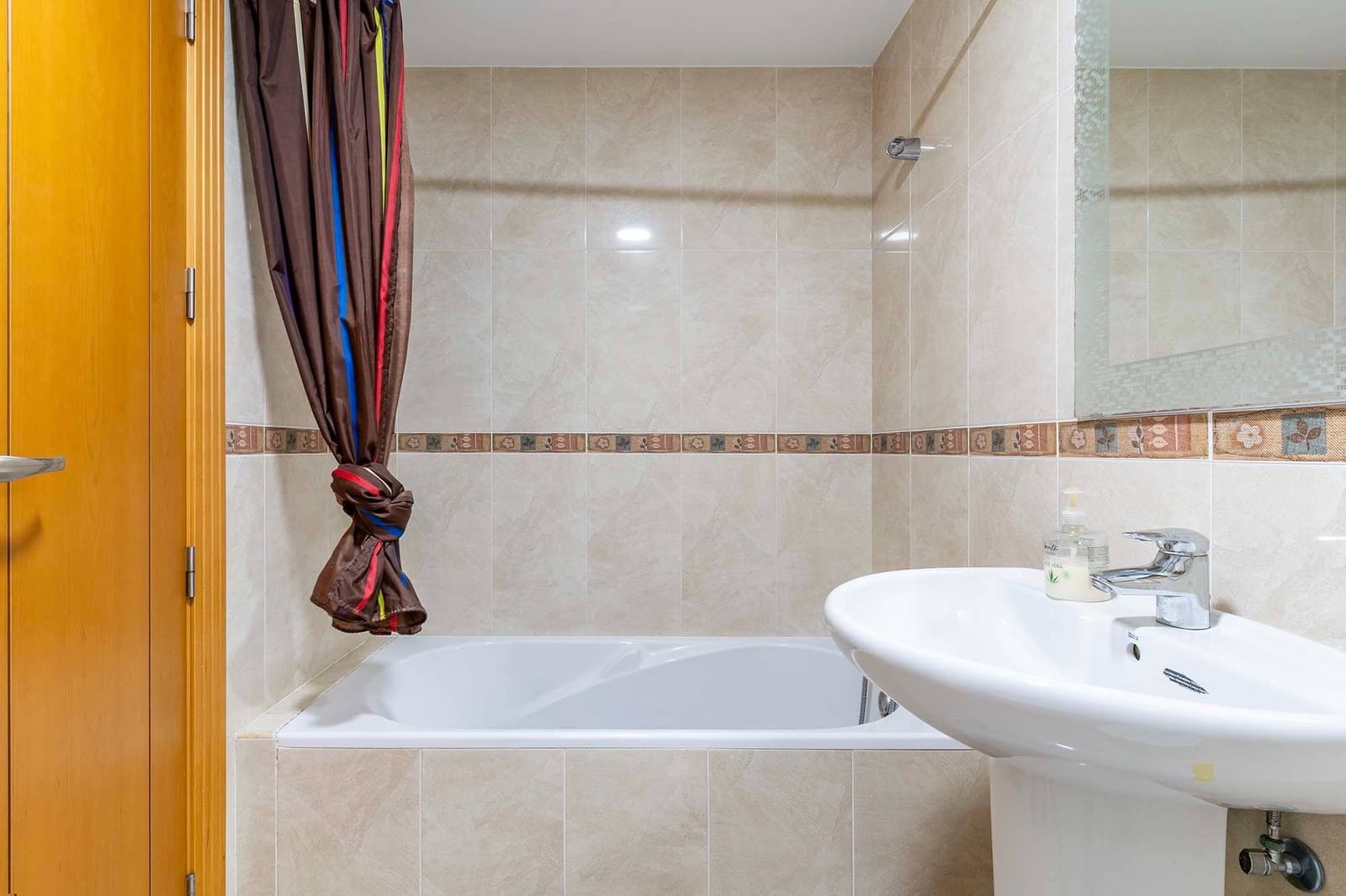 Appartement de 2 chambres à louer à Aguadulce (Almeria) avec piscine garage - 750 € (Ref: 9840920)