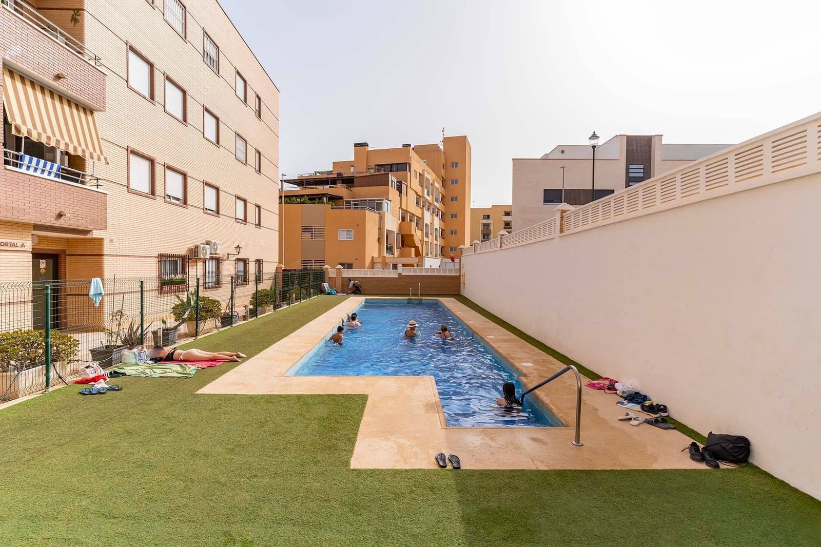 Appartement de 2 chambres à louer à Aguadulce (Almeria) avec piscine garage - 750 € (Ref: 9840920)