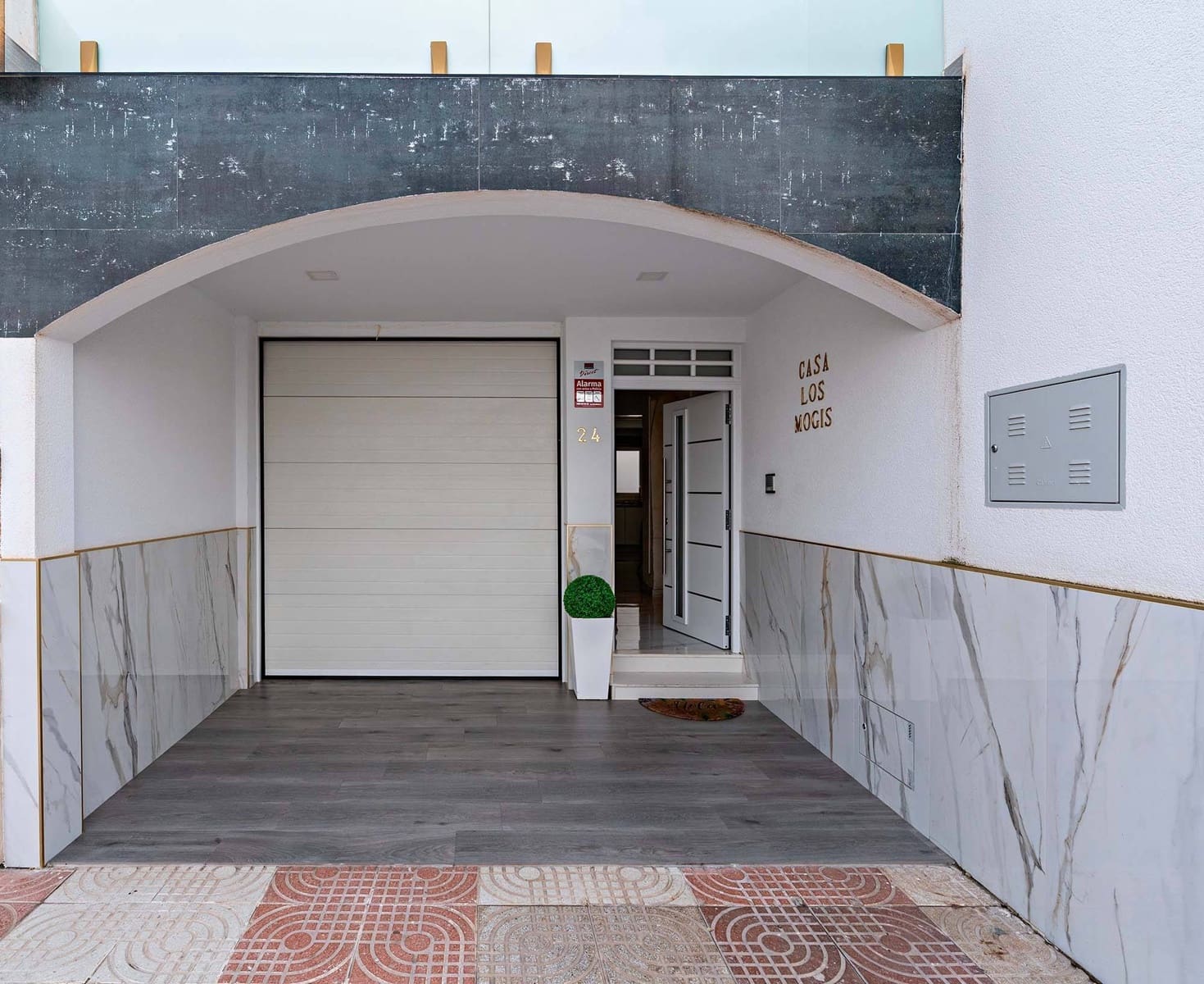 4 bedroom Apartment for sale in El Parador de las Hortichuelas with garage - € 320,000 (Ref: 9865169)