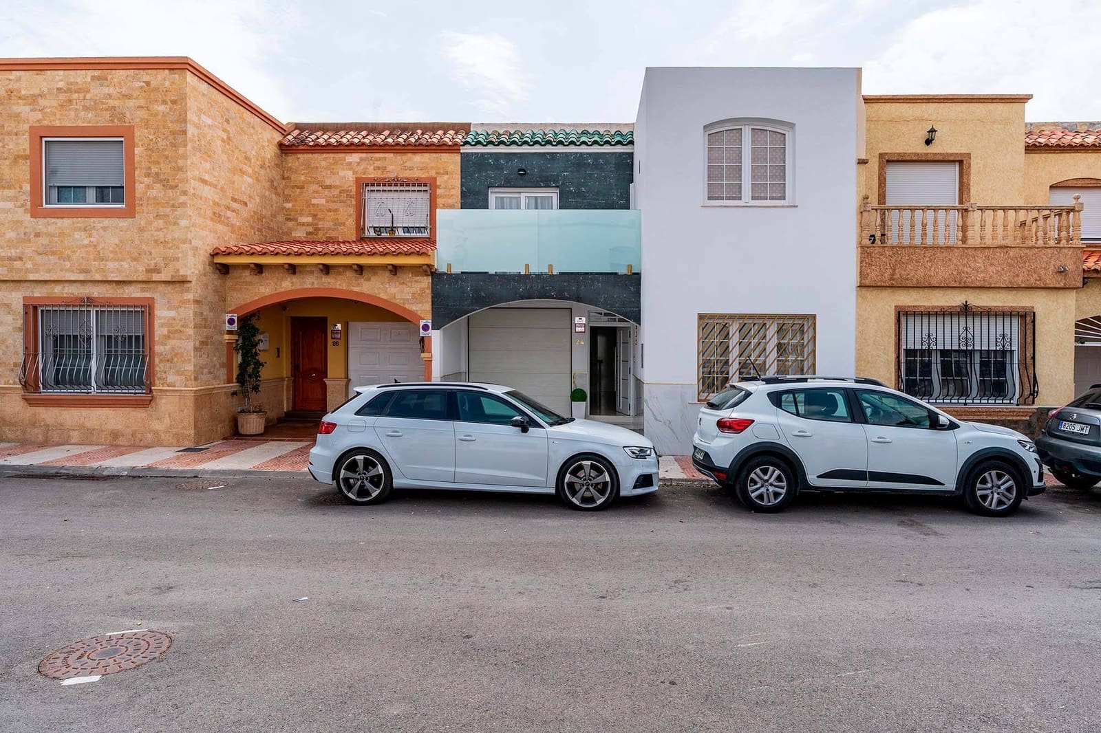 4 bedroom Apartment for sale in El Parador de las Hortichuelas with garage - € 320,000 (Ref: 9865169)