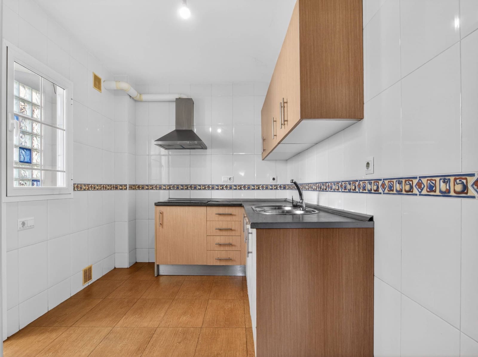 2 slaapkamer Flat te koop in Roquetas de Mar met garage - € 93.000 (Ref: 9866989)