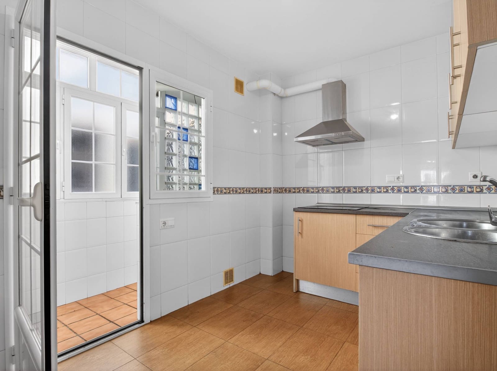 2 slaapkamer Flat te koop in Roquetas de Mar met garage - € 93.000 (Ref: 9866989)