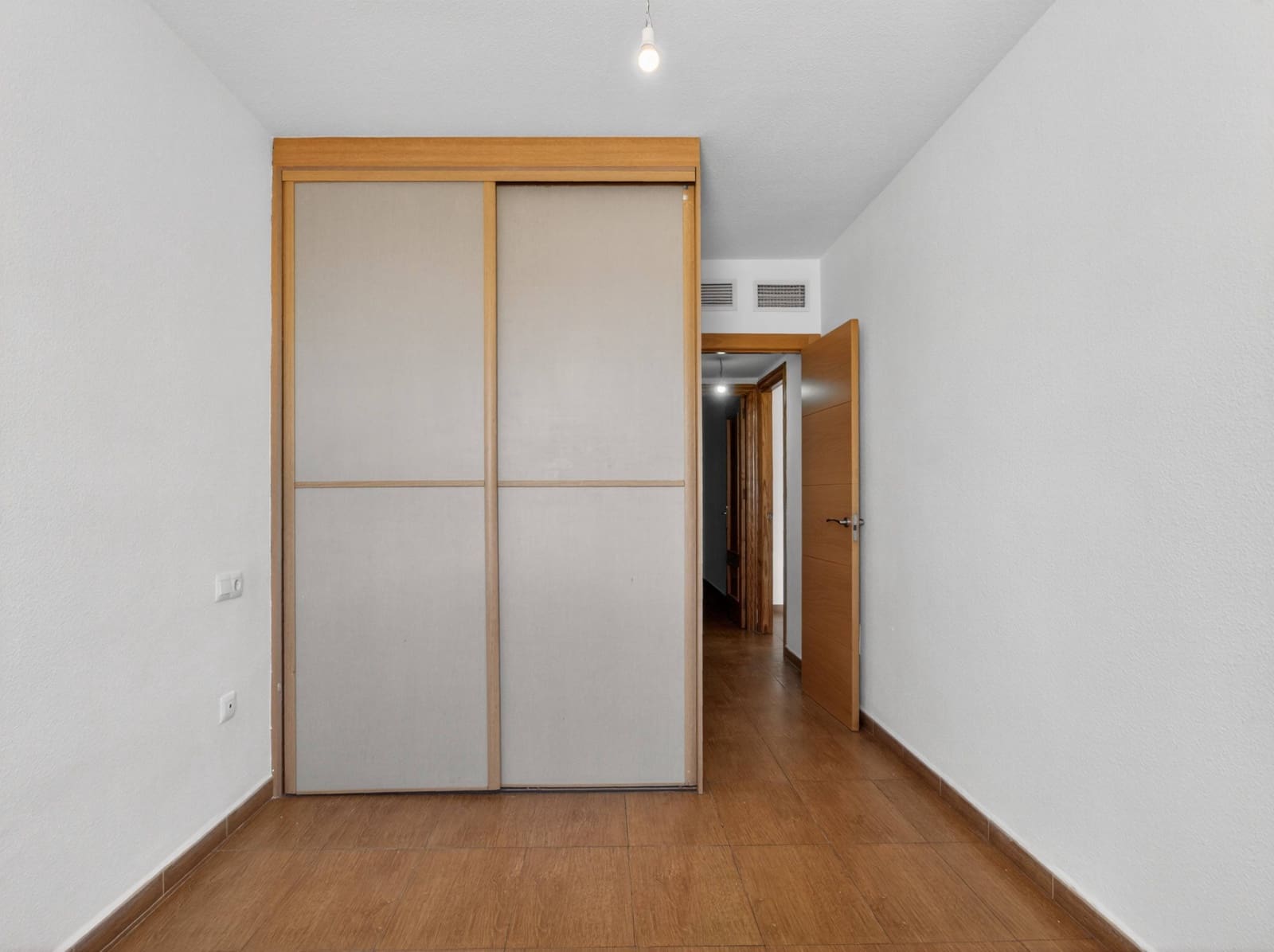2 slaapkamer Flat te koop in Roquetas de Mar met garage - € 93.000 (Ref: 9866989)