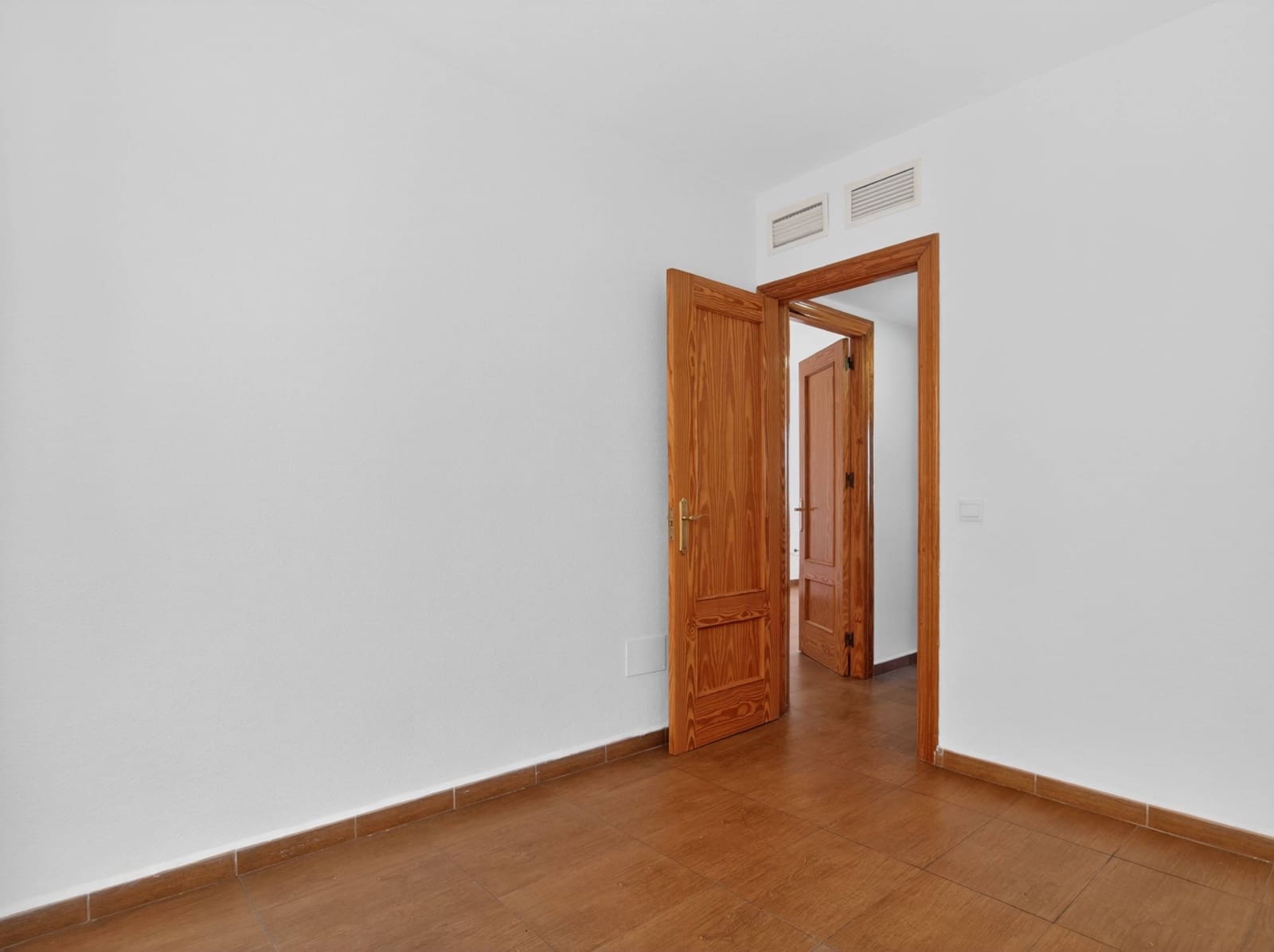 2 slaapkamer Flat te koop in Roquetas de Mar met garage - € 93.000 (Ref: 9866989)