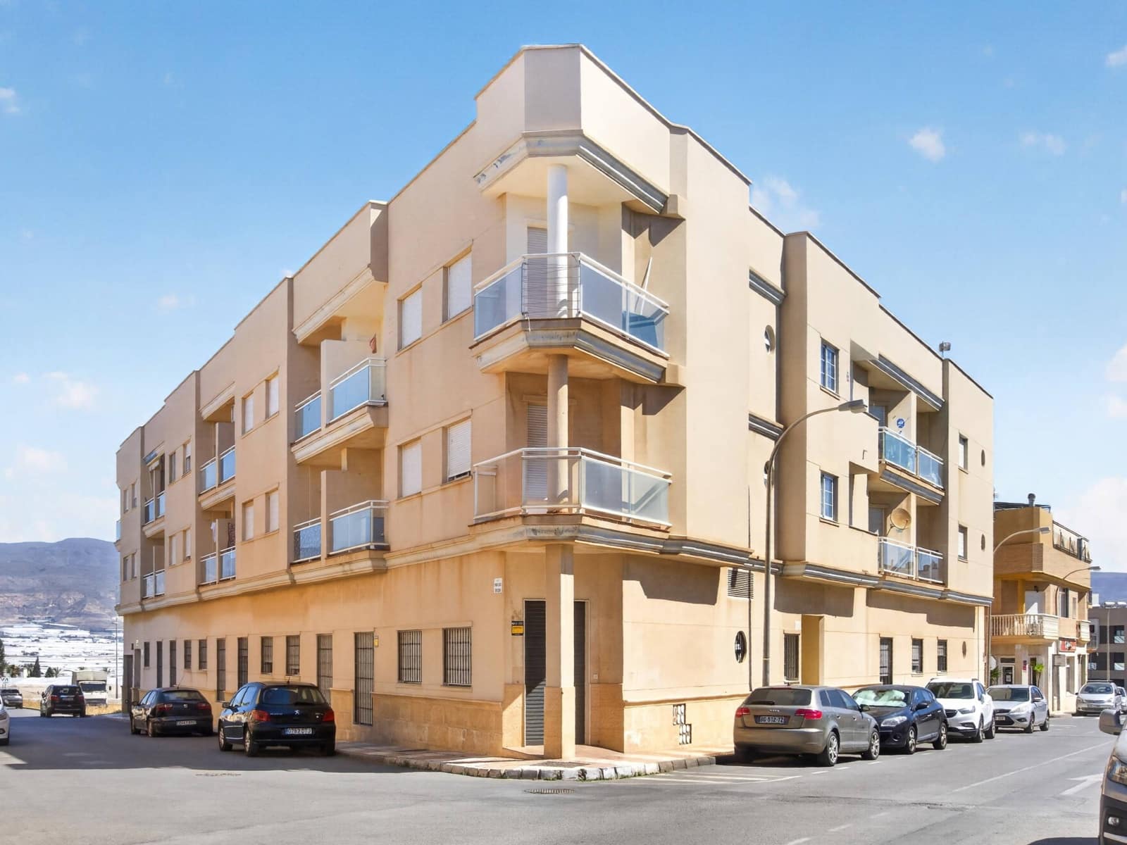 2 slaapkamer Flat te koop in Roquetas de Mar met garage - € 93.000 (Ref: 9866989)