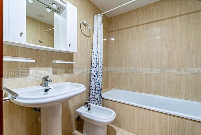 1 soverom Leilighet til leie i Roquetas de Mar med svømmebasseng garasje - € 600 (Ref: 9884786)