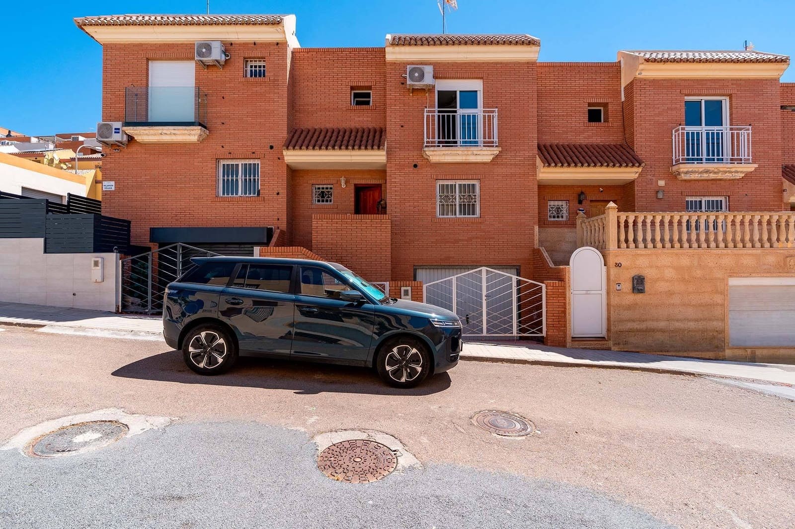 3 bedroom Terraced Villa for sale in Aguadulce (Almeria) with garage - € 365,000 (Ref: 9884787)