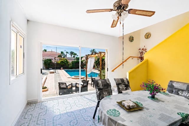 6 bedroom Villa for sale in Roquetas de Mar with pool garage - € 690,000 (Ref: 9911032)