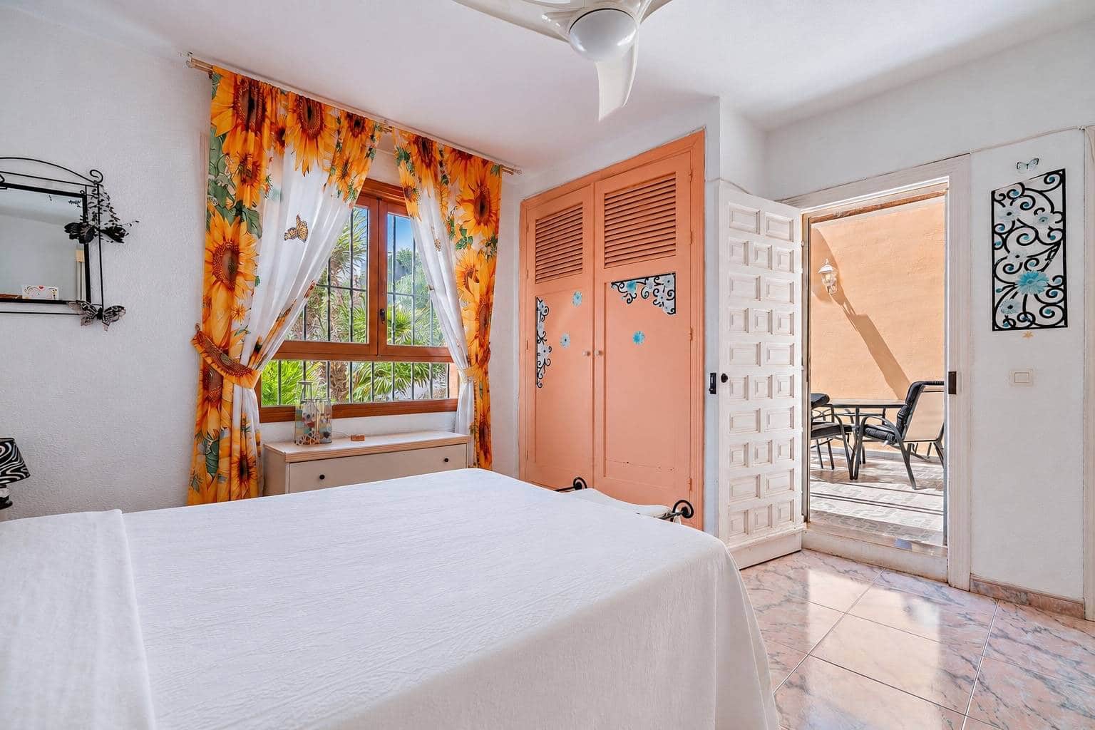 6 bedroom Villa for sale in Roquetas de Mar with pool garage - € 690,000 (Ref: 9911032)