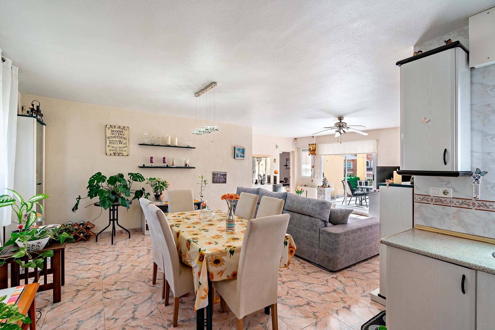 6 bedroom Villa for sale in Roquetas de Mar with pool garage - € 690,000 (Ref: 9911032)
