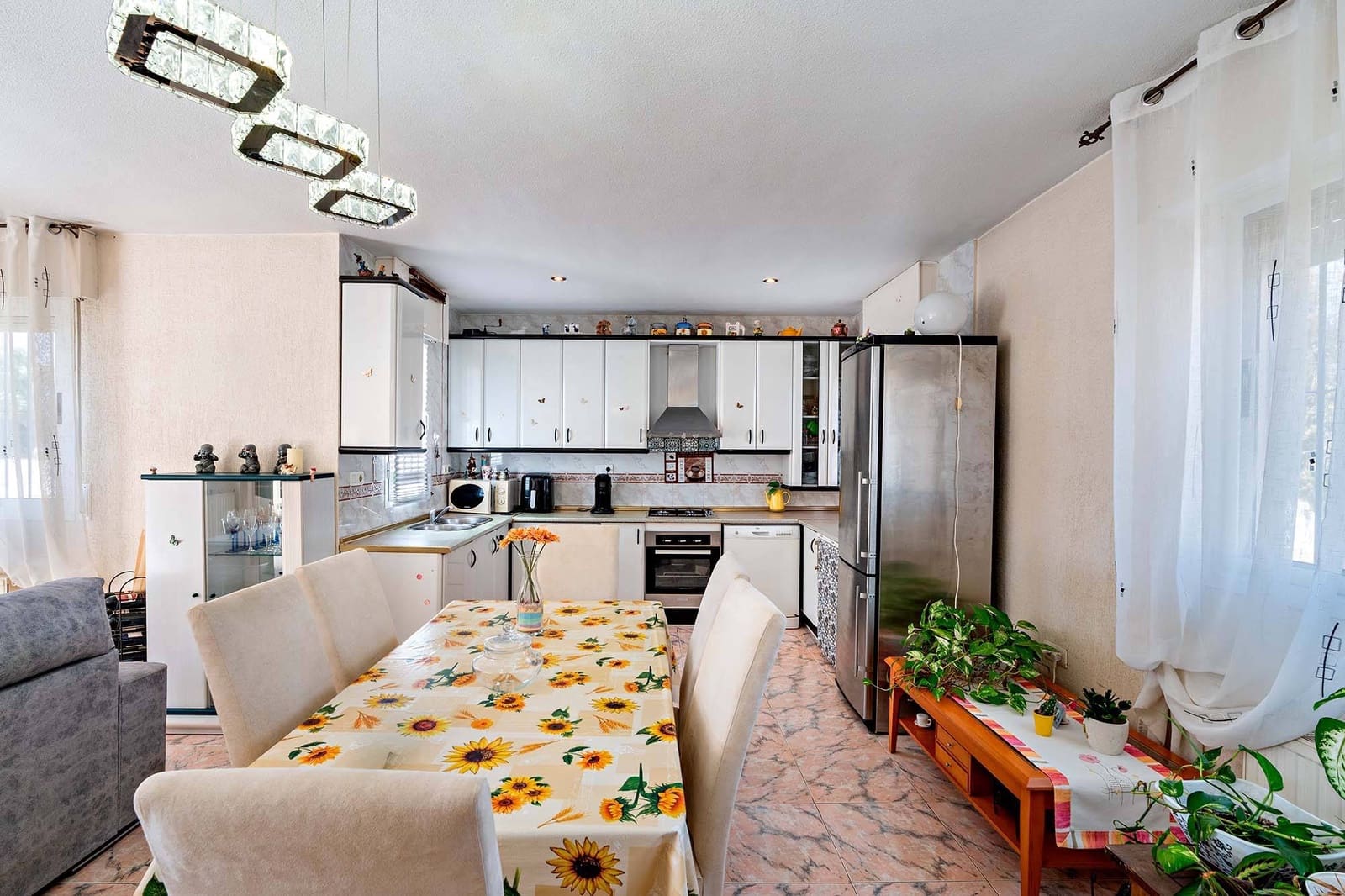 6 bedroom Villa for sale in Roquetas de Mar with pool garage - € 690,000 (Ref: 9911032)