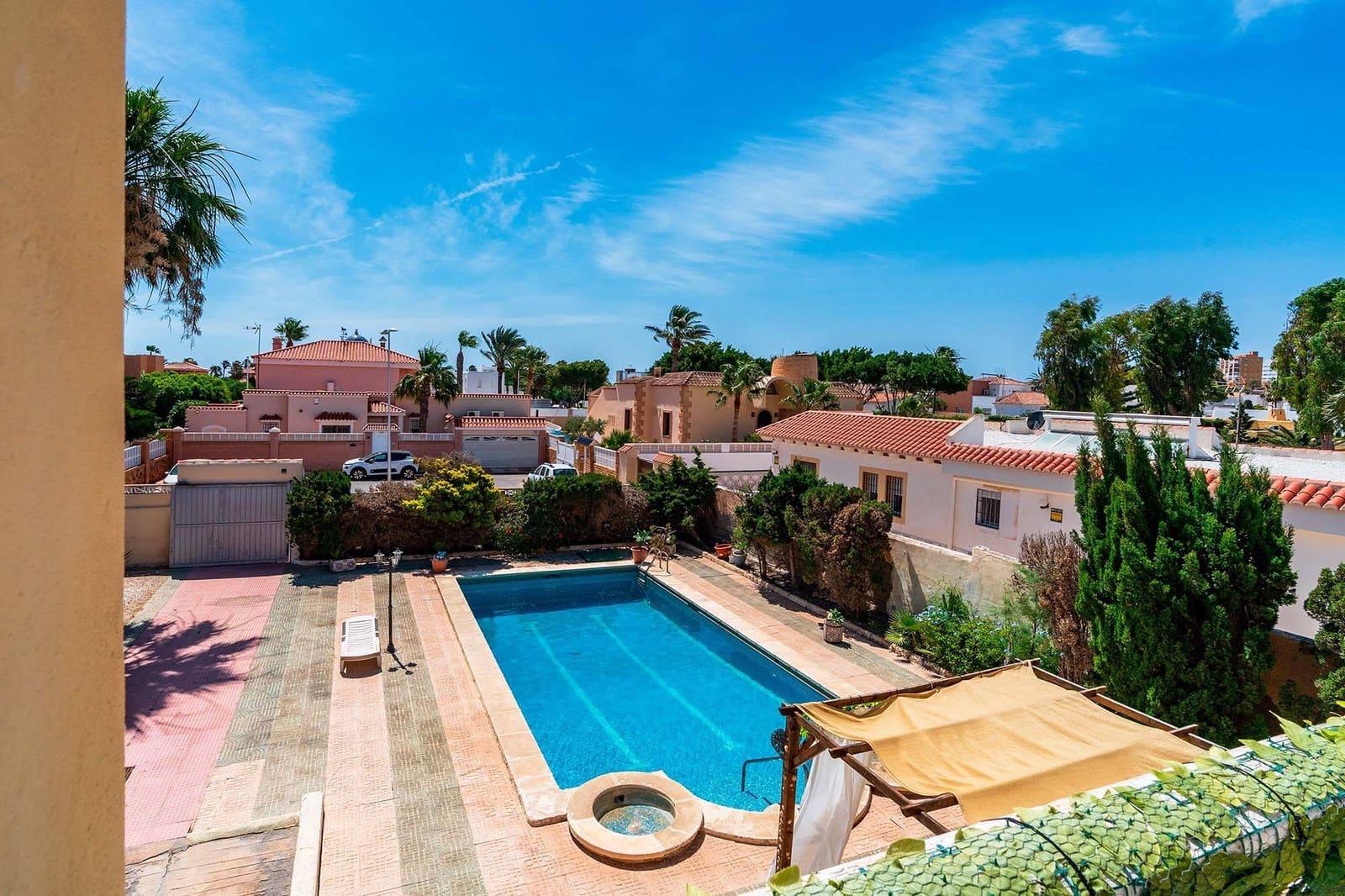 6 bedroom Villa for sale in Roquetas de Mar with pool garage - € 690,000 (Ref: 9911032)