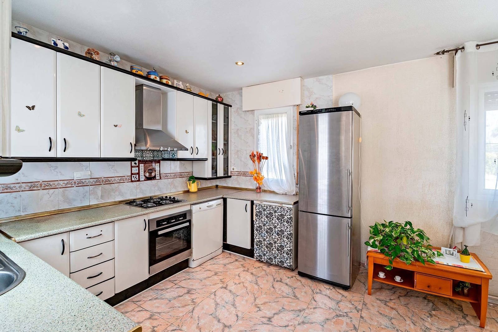 6 bedroom Villa for sale in Roquetas de Mar with pool garage - € 690,000 (Ref: 9911032)