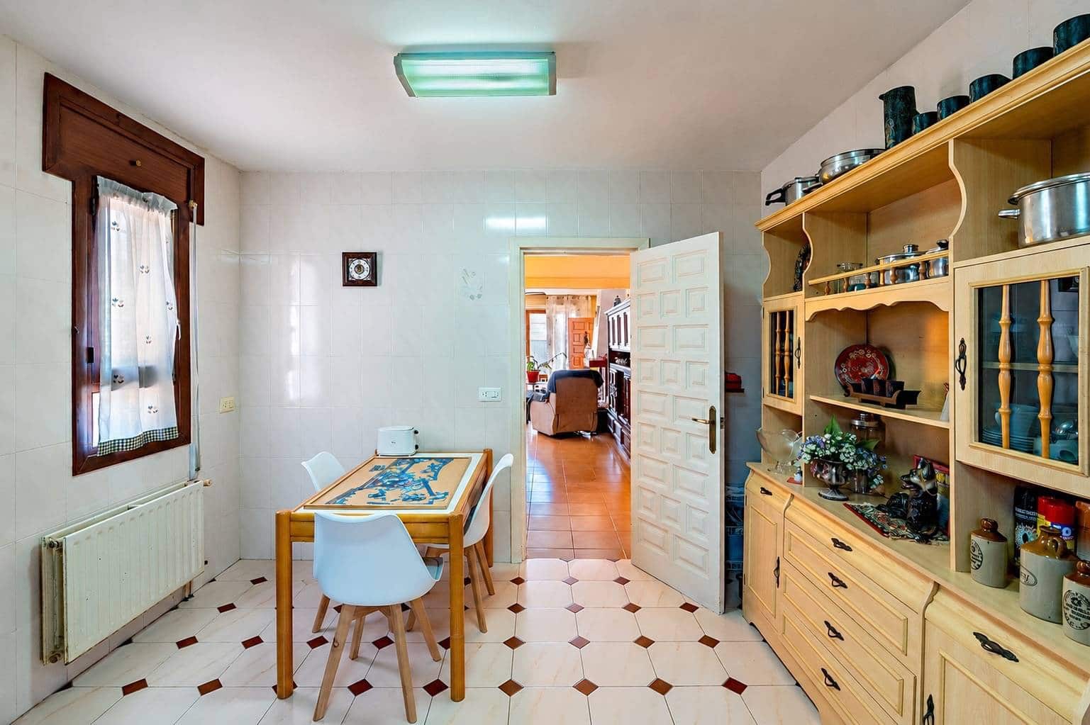 6 bedroom Villa for sale in Roquetas de Mar with pool garage - € 690,000 (Ref: 9911032)