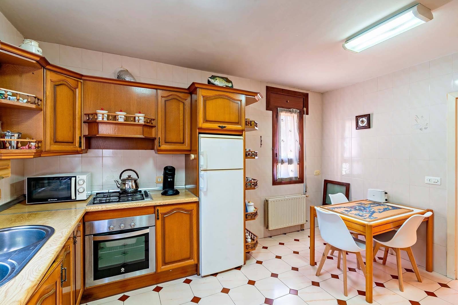 6 bedroom Villa for sale in Roquetas de Mar with pool garage - € 690,000 (Ref: 9911032)