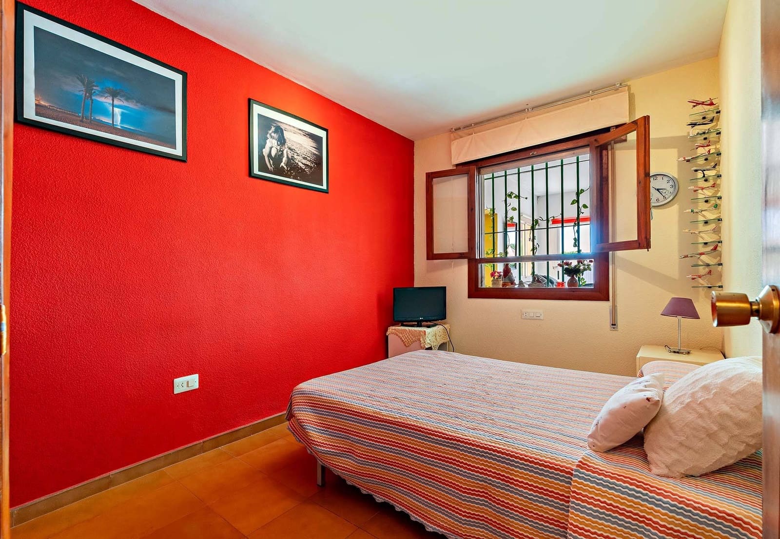 6 bedroom Villa for sale in Roquetas de Mar with pool garage - € 690,000 (Ref: 9911032)